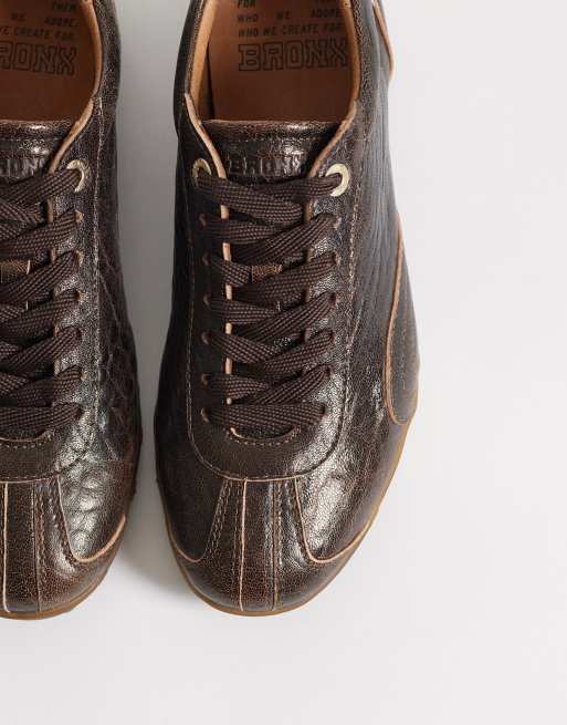 Bronx Gravit-yy low top sneakers in brown heavy tumbled leather, 2 of 5