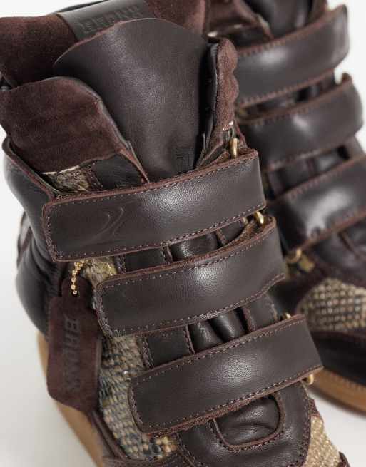 Bronx Jae-yy Sneaker mit Keilabsatz in dunkelbraunem Schlangenprint, 3 von 5