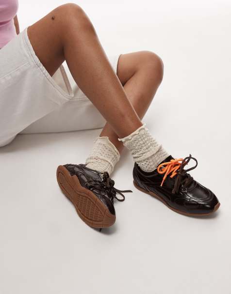 Bronx - Myr-aa - Chokoladebrune sneakers i lak med snørebånd - view 1
