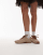 Thumbnail 1 van 5