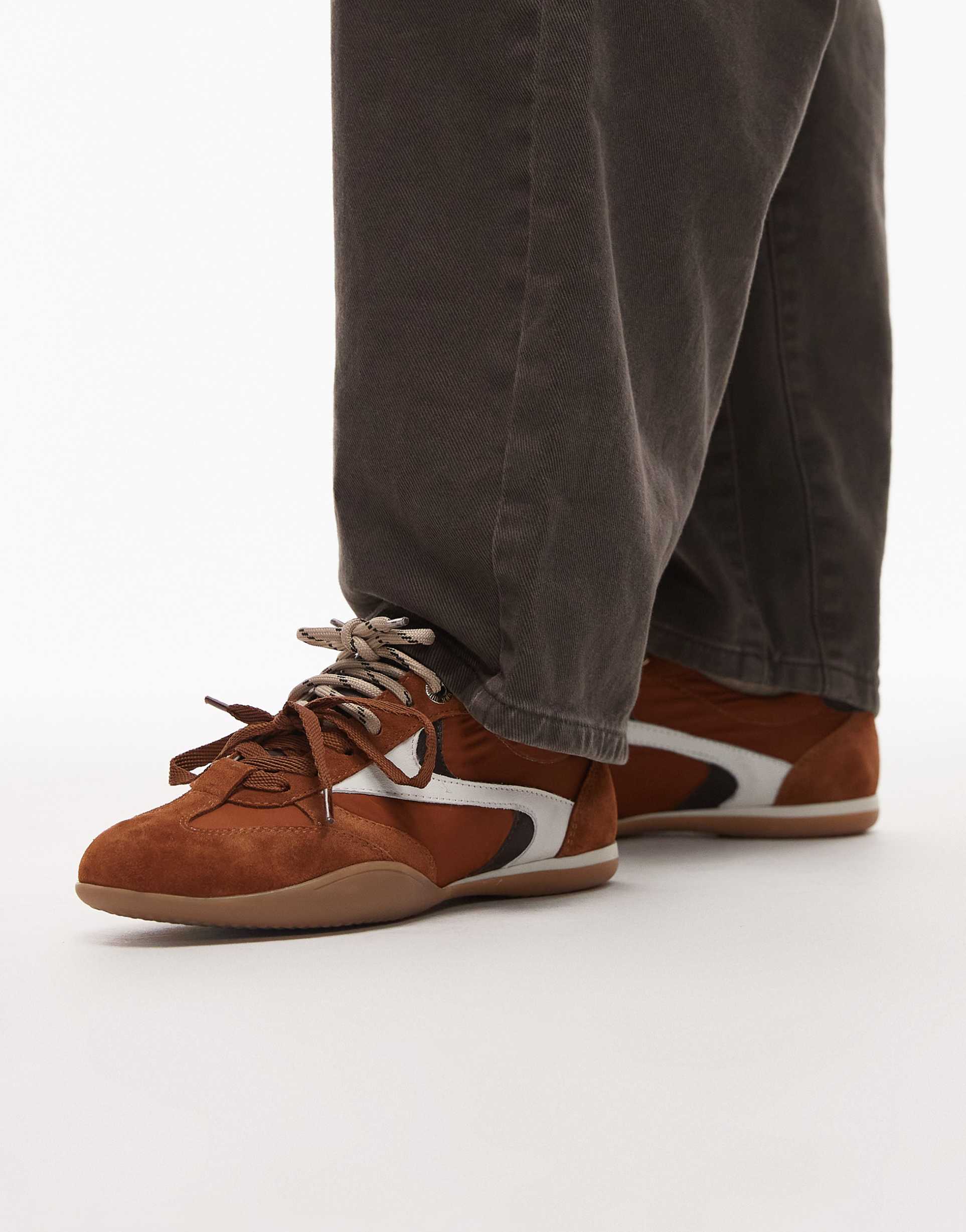 bronx park-err leather sneakers with contrast laces in camel