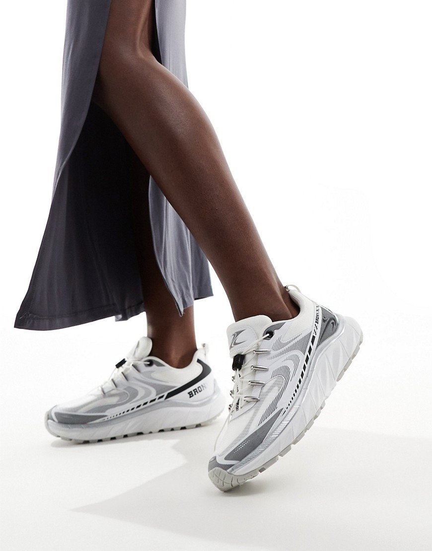 Bronx Trackerr trainers in white and silver