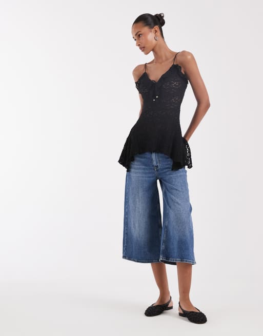 Bronze Snake boho koronkowy top na ramiączkach z asymetrycznym dołem w czerni, 2 z 4