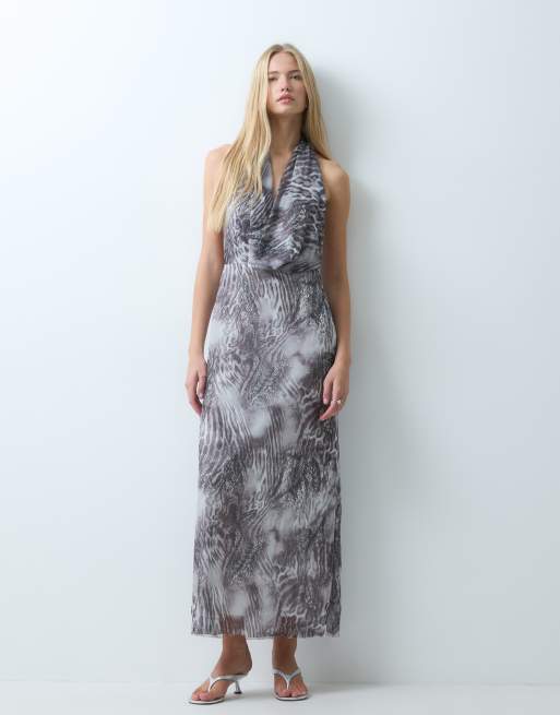 Bronze Snake Josie robe longue à col bénitier et dos nu à imprimé animal flouté gris, 3 de 4