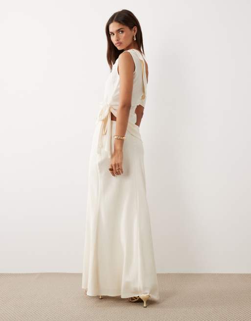 Bronze Snake - Kallie - Elfenbenshvid offshoulder-top med asymmetrisk snit og maxinederdel, 3 af 4