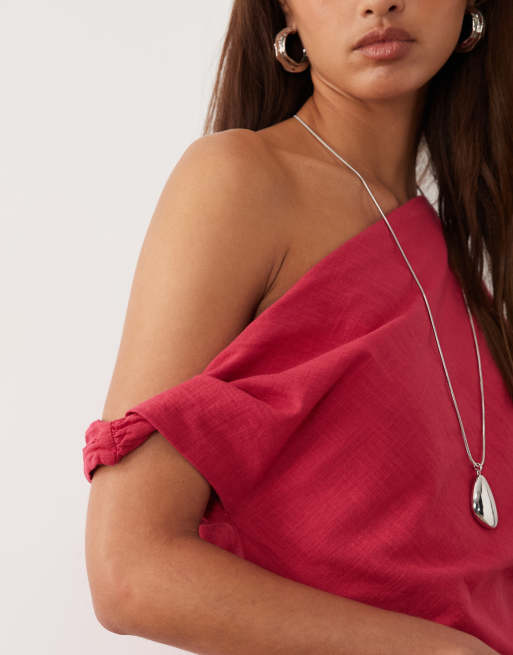 Bronze Snake - Tasi - Rødt sæt i bomuld med asymmetrisk offshoulder-top og bukser, 4 af 4