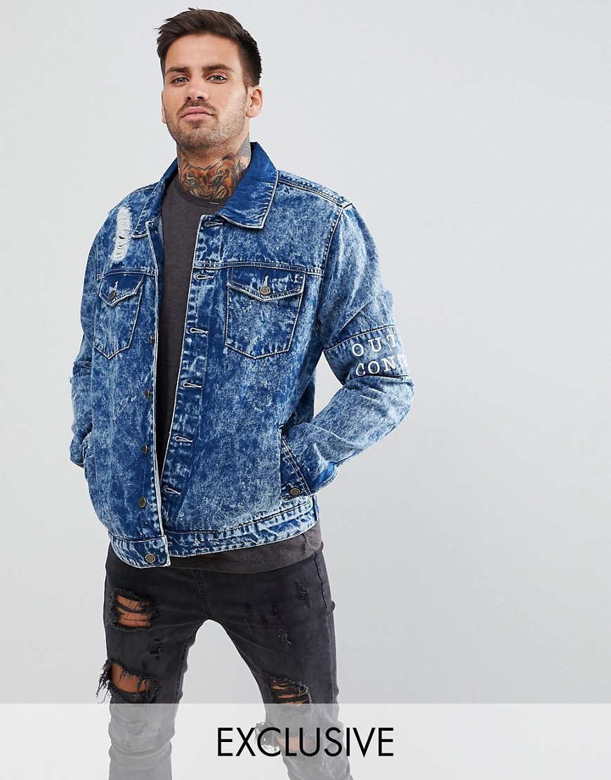 Brooklyn Supply Co. - Giacca di jeans lavaggio acido con fascia sulla manica, strappi e rammendi-Blu