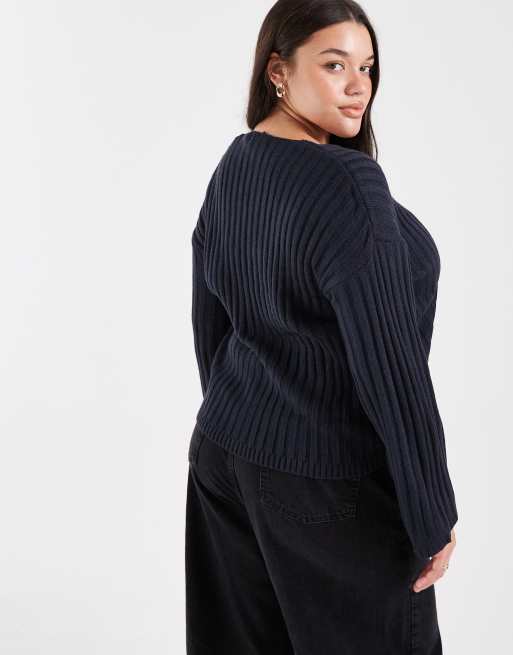 Brown Soul Plus – Gerippter Pullover in Marineblau mit tiefem V-Ausschnitt, 4 von 4