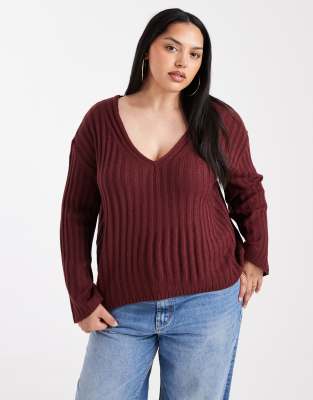 Brown Soul Plus - Gerippter Pullover in Weinrot mit tiefem V-Ausschnitt