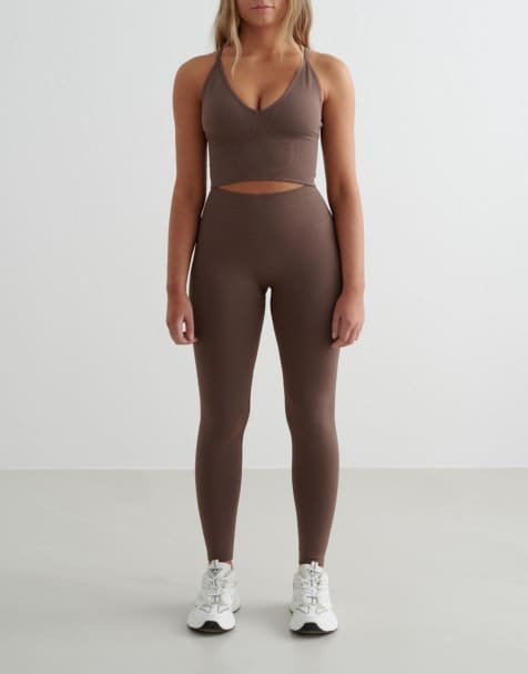 Brun, sømløs og formgivende bralette med krydsende stropper på ryggen og tights - view 1