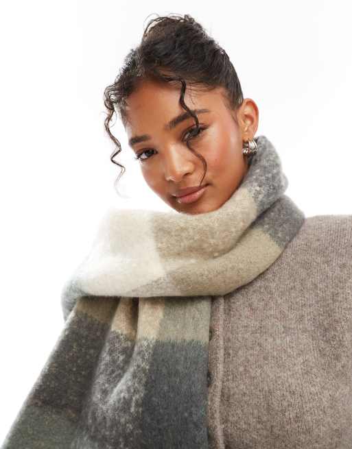 Bufanda a cuadros beis de bouclé suave de Vero Moda, 2 de 4