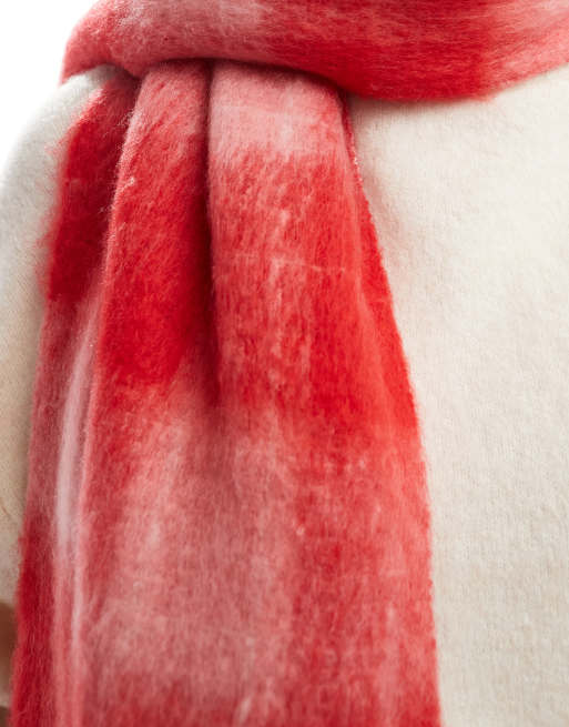 Bufanda a cuadros rojos y rosas con flecos de tejido cepillado Phoebe de Cotton On, 3 de 4