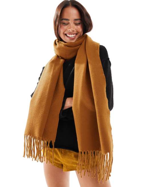 Bufanda amarillo mostaza supersuave con flecos de ASOS DESIGN, 3 de 4