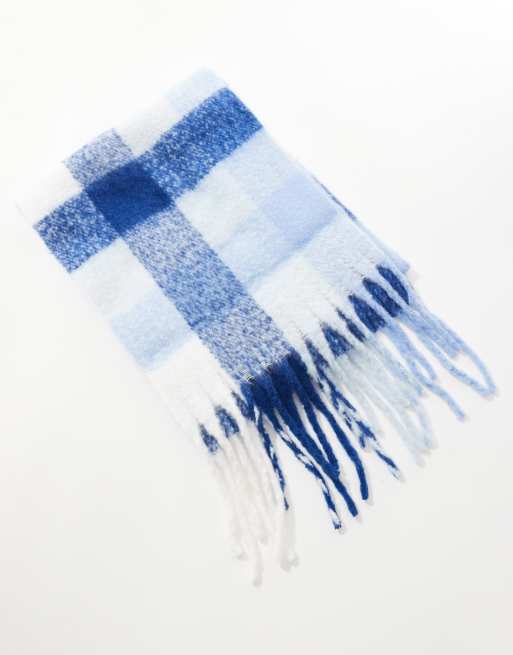 Bufanda azul a cuadros con flecos de tejido suave de PIECES, 2 de 4