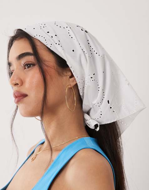 Bufanda blanca estilo bandana con bordado floral de Sui Ava - view 1