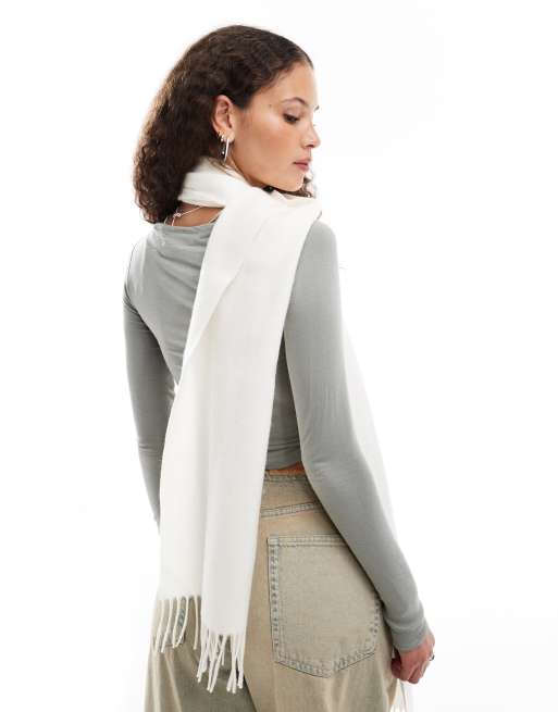 Bufanda blanco hueso de lana premium de Weekday, 4 de 4