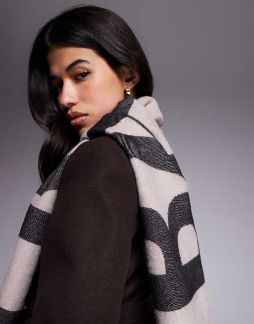 Bufanda color avena y negra con logo Milla de Barbour International , 2 de 3
