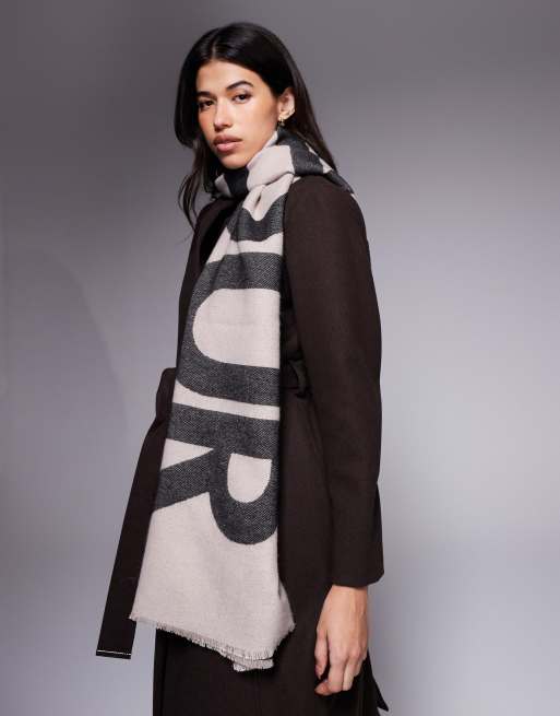 Bufanda color avena y negra con logo Milla de Barbour International , 3 de 3