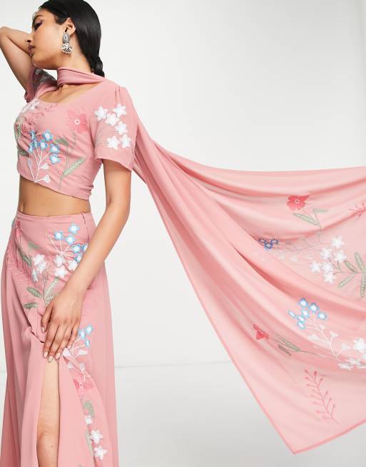 Bufanda color rubor estilo lehenga con adornos florales de Maya