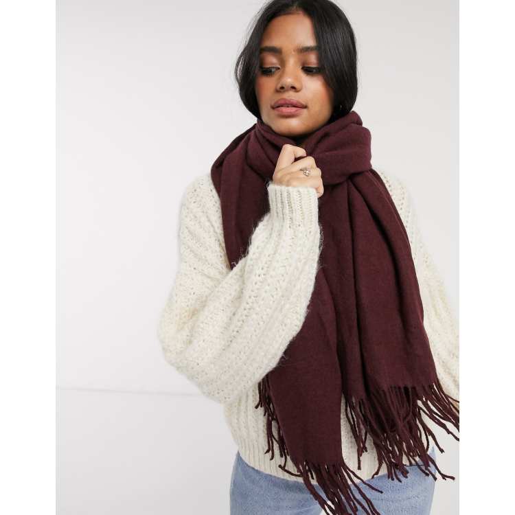 con borlas en lana en rojo oscuro de Pieces | ASOS
