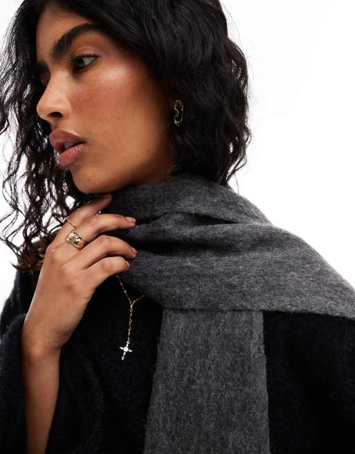 Bufanda gris carbón con flecos de mezcla de lana de ASOS DESIGN, 4 de 4