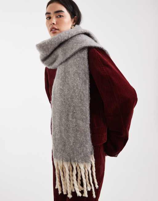 Bufanda gris estilo manta de Threadbare, 2 de 3
