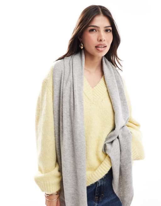 Bufanda gris jaspeado de punto ligero de ASOS DESIGN, 2 de 4