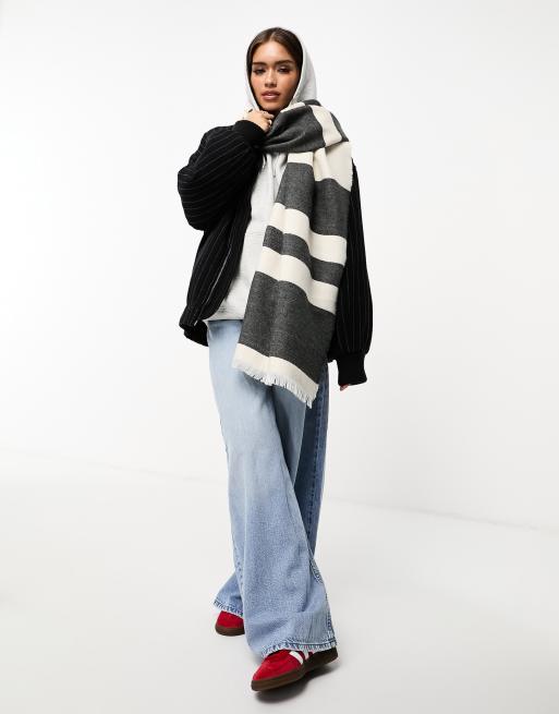 Bufanda gris tipo manta con diseño de rayas de jacquard de ASOS DESIGN