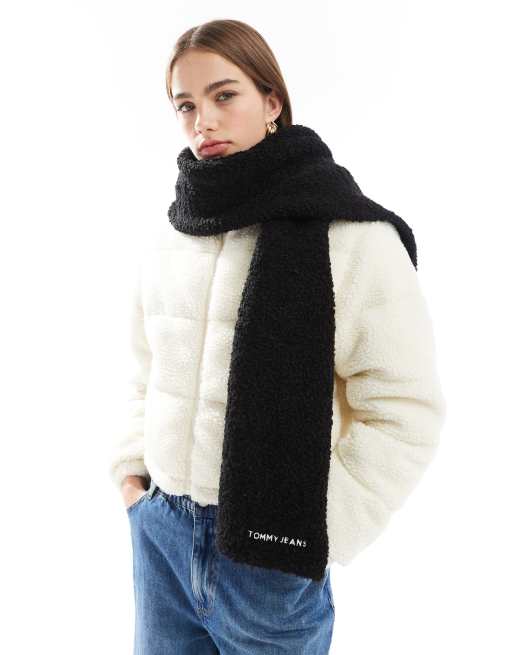 Bufanda negra de tejido tipo peluche de Tommy Jeans