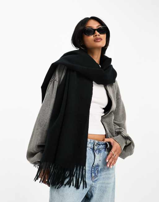 Bufanda negra supersuave con borlas de ASOS DESIGN, 3 de 4
