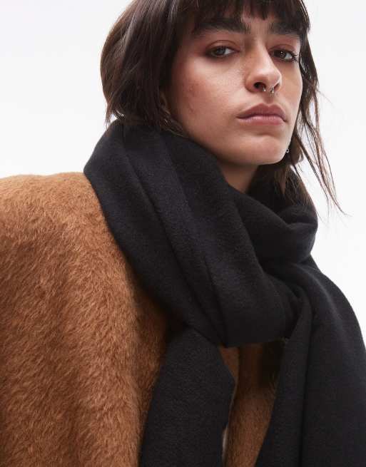 Bufanda negra tipo manta de tejido supersuave Simone de Topshop, 3 de 4