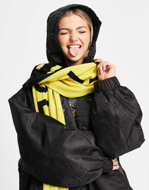 Bufanda negra y amarilla con logo de COLLUSION | ASOS