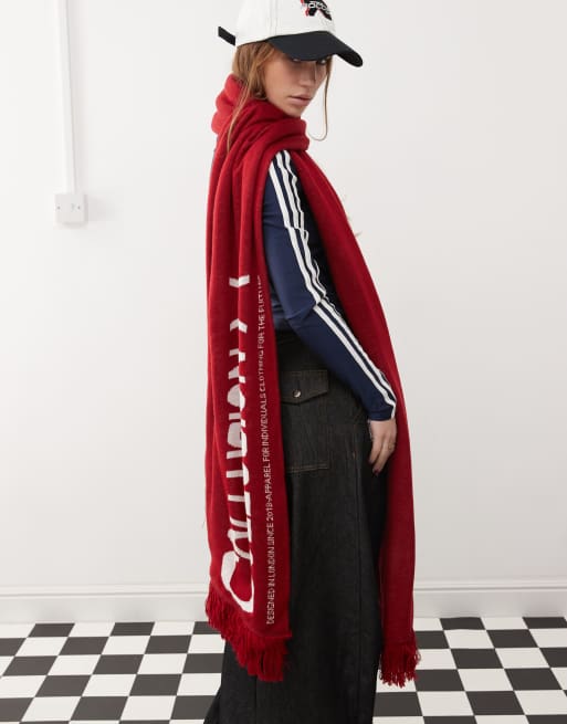Bufanda roja ancha de estilo deportivo con logo de punto de grosor medio de COLLUSION, 3 de 3
