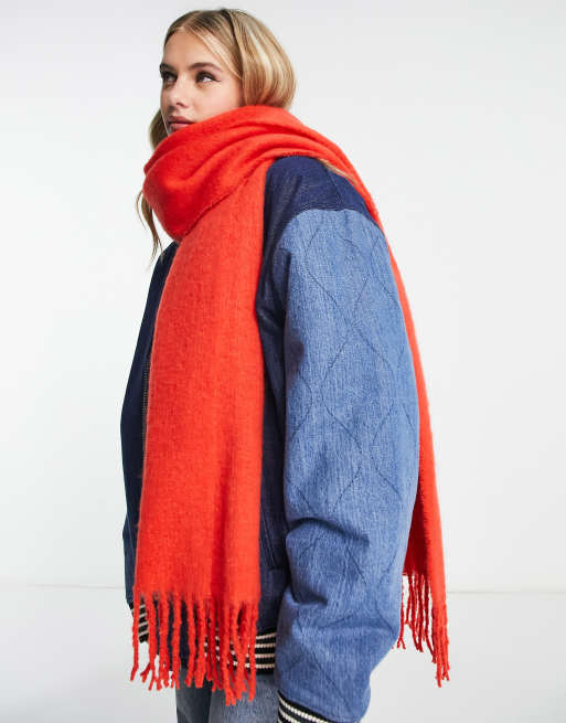 Bufanda rojo luminoso mullida con flecos de ASOS DESIGN