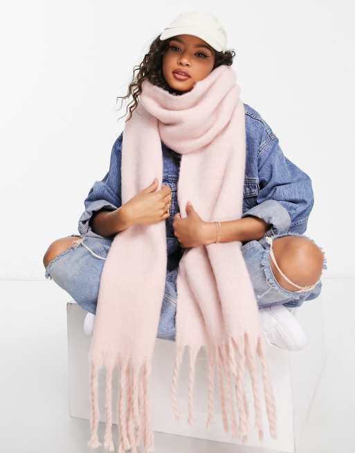 Bufanda rosa claro tipo manta supersuave de My Accessories London