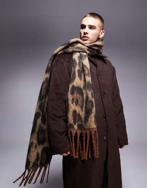 Bufanda tipo manta con estampado de leopardo de punto mullido de ASOS DESIGN