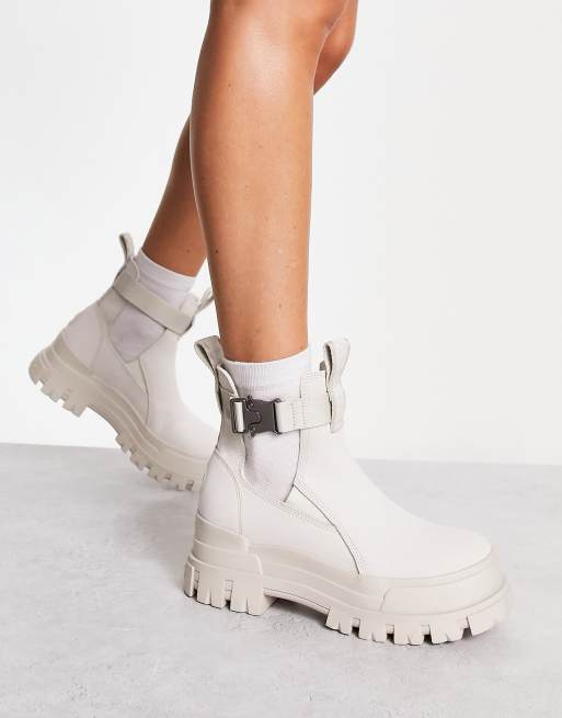 Chelsea boots 2024 cut out