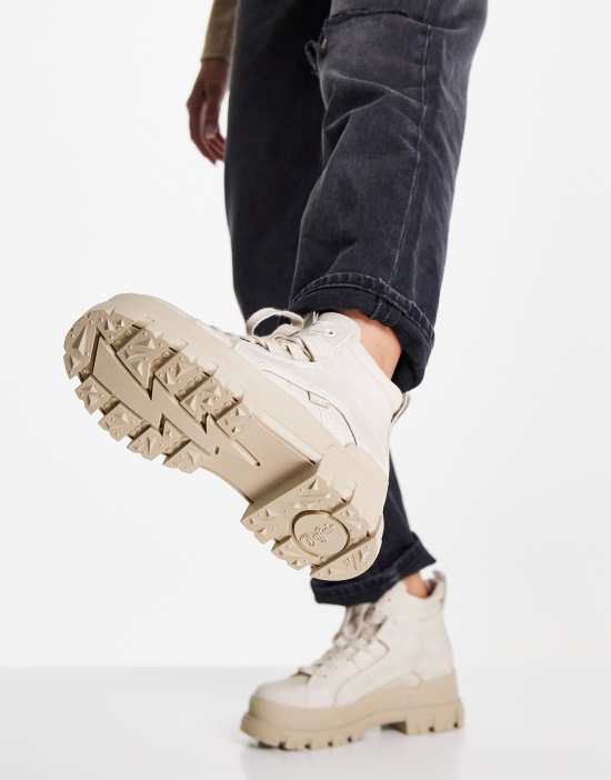 https://images.asos-media.com/products/buffalo-aspha-flat-ankle-boots-in-beige/201368549-4?$n_550w$&wid=550&fit=constrain