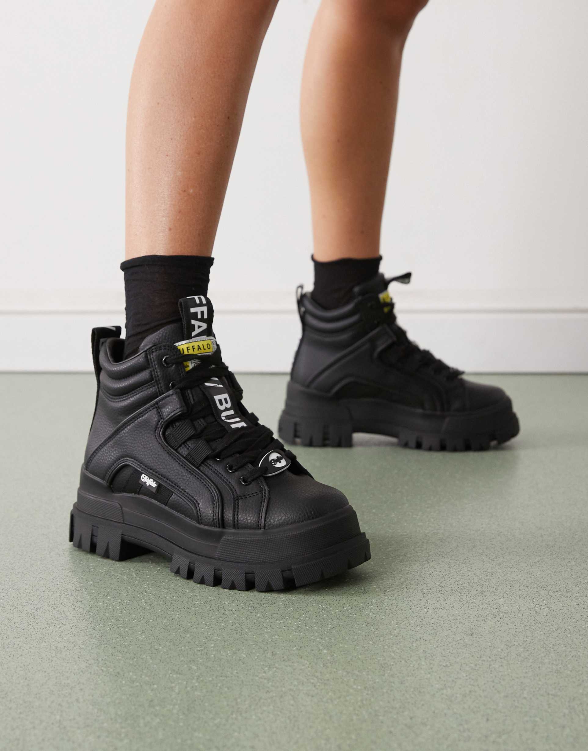 buffalo aspha nc mid boot in black