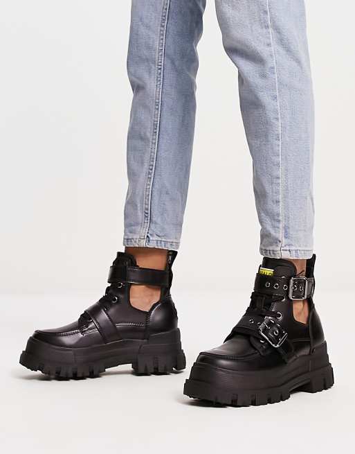 Buffalo – Aspha – Svarta grova boots i veganvänligt material med utskurna detaljer  