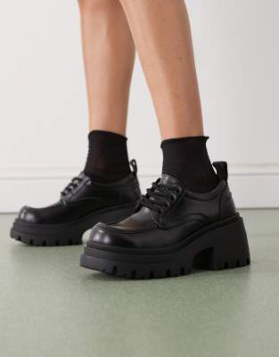  Bravr lace up shoe 