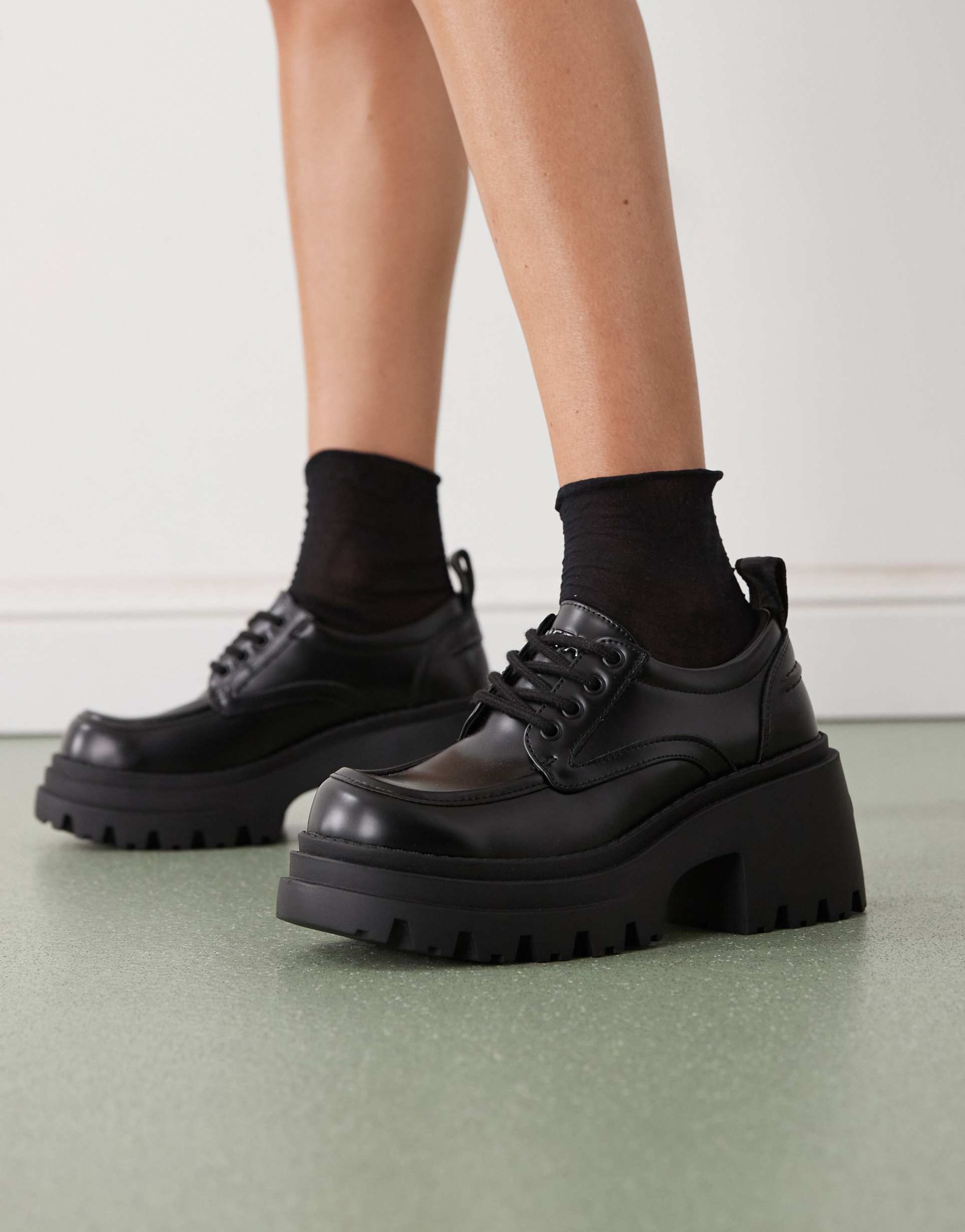 buffalo bravr lace-up shoes in black