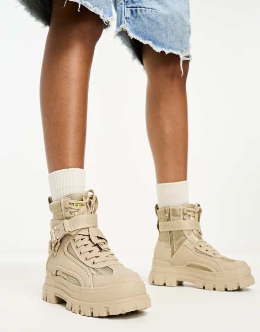 Buffalo chunky boots in beige