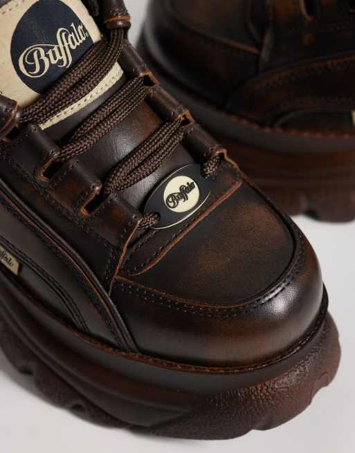Buffalo Classic trainers in vintage brown, 2 of 5