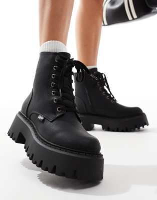 Buffalo Fur Lined Boot In Black