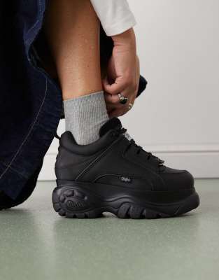 Buffalo - Klobige Sneaker in Schwarz