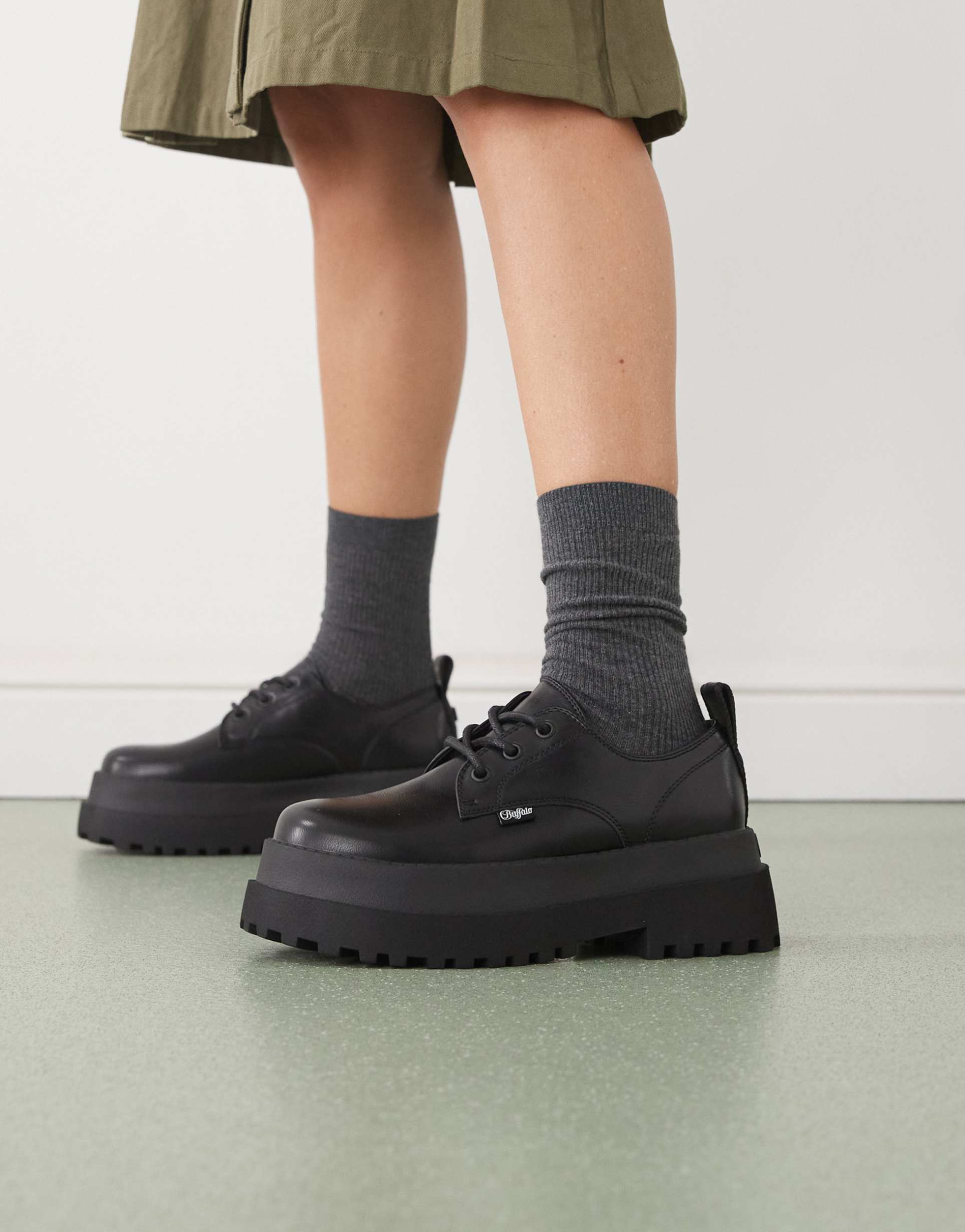 buffalo lace up chunky shoe in black