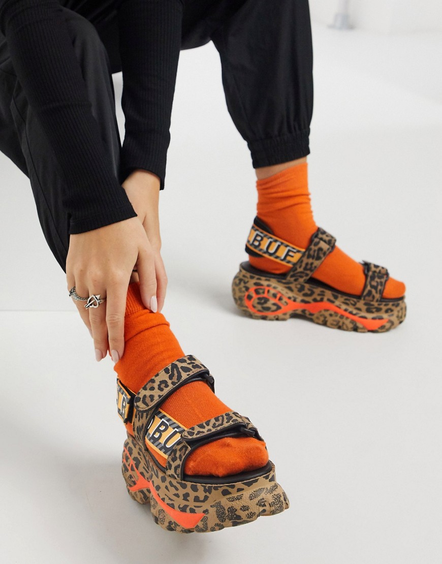 Buffalo – Leopardmönstrade grova sandaler i läder-Flerfärgad