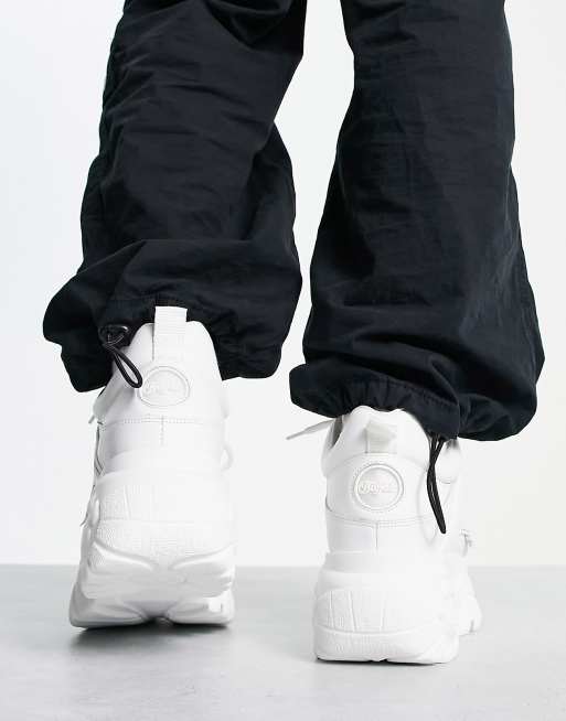 Buffalo London classic chunky sole sneakers in white, 2 of 4