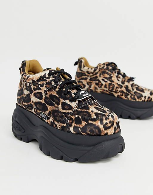Buffalo – London – Klassische, niedrige Sneaker mit Plateausohle und Leopardenmuster